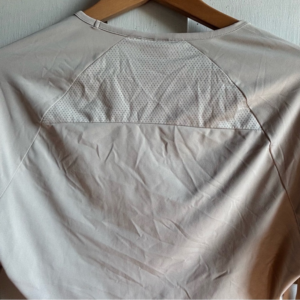 Gymshark Cropped Long Sleeve Workout Shirt - Picture 3 of 6